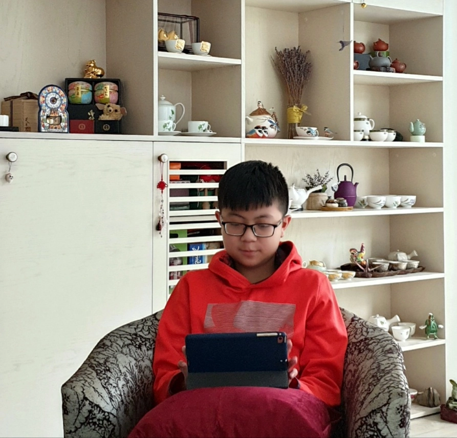 HOANG QU&Acirc;N