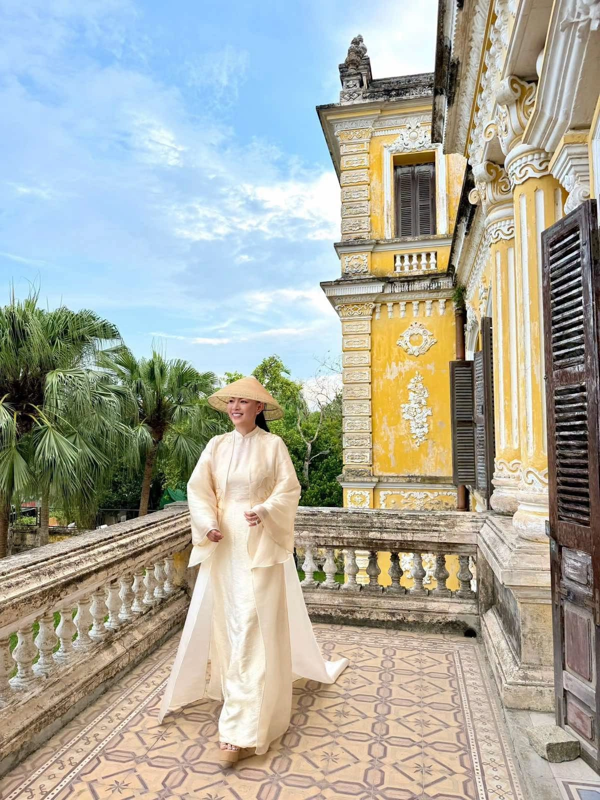 HỒNG TRANG