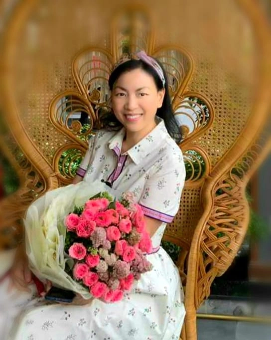 HỒNG TRANG.....