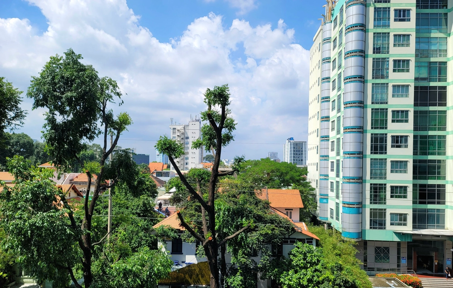NẮNG L&Ecirc;N