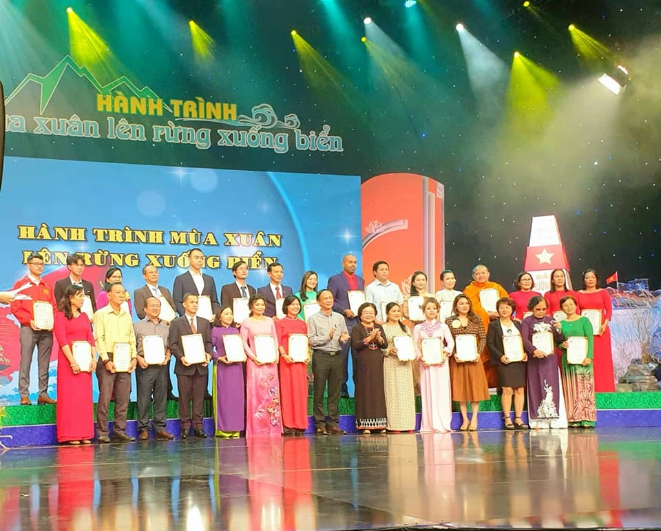 VỪ A DINH 1